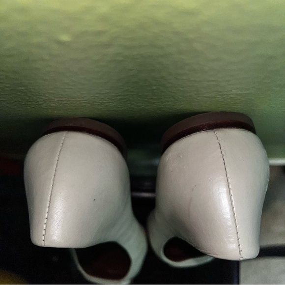 Tory Burch Cream Colored Flats Size 5.5 - Picture 6 of 6